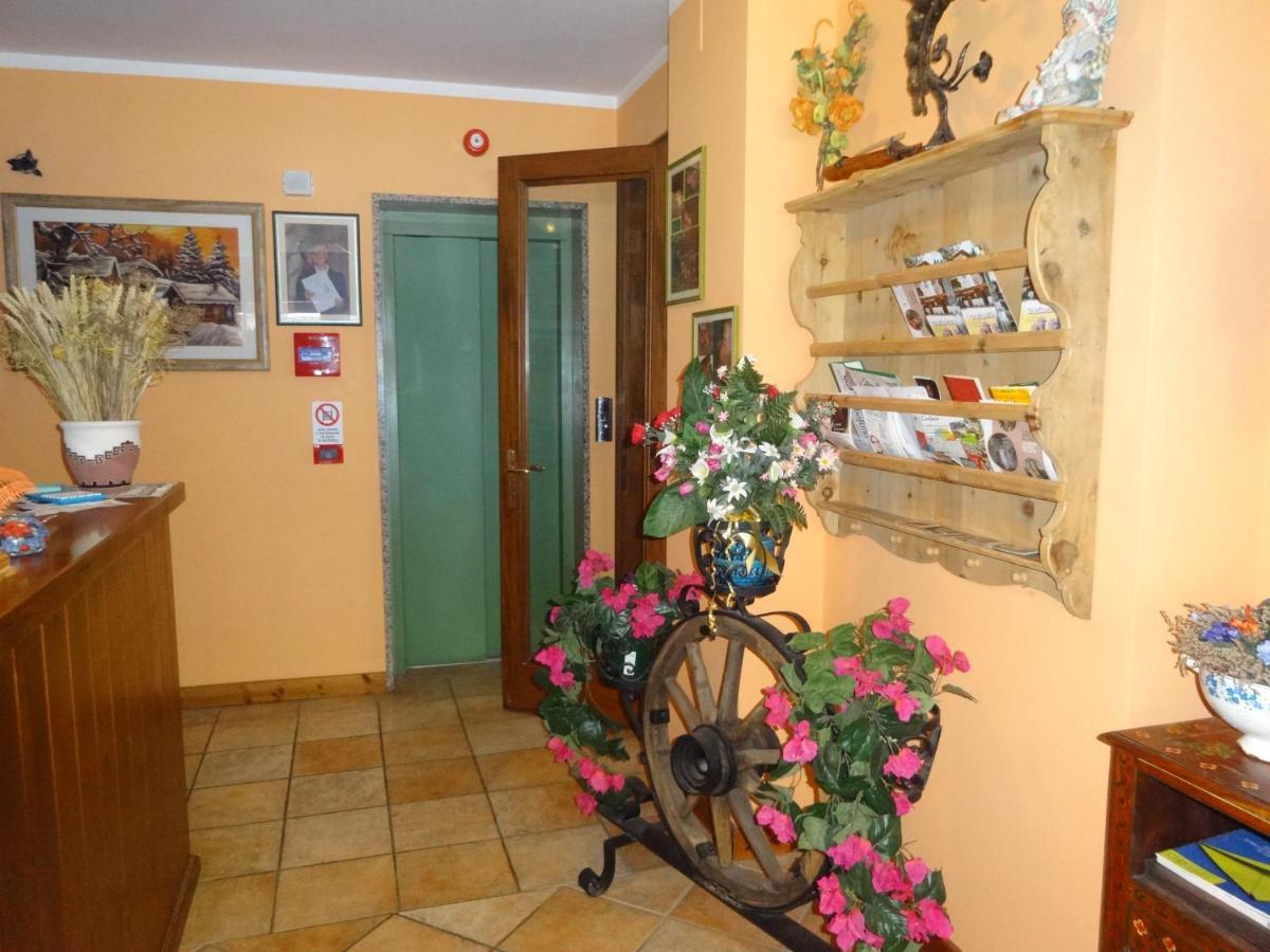 Hotel Genzianella Presenaio Kültér fotó