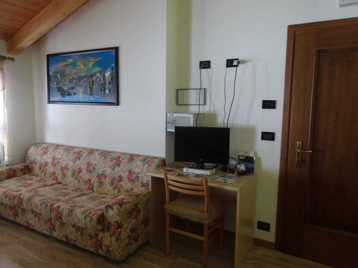 Hotel Genzianella Presenaio Kültér fotó