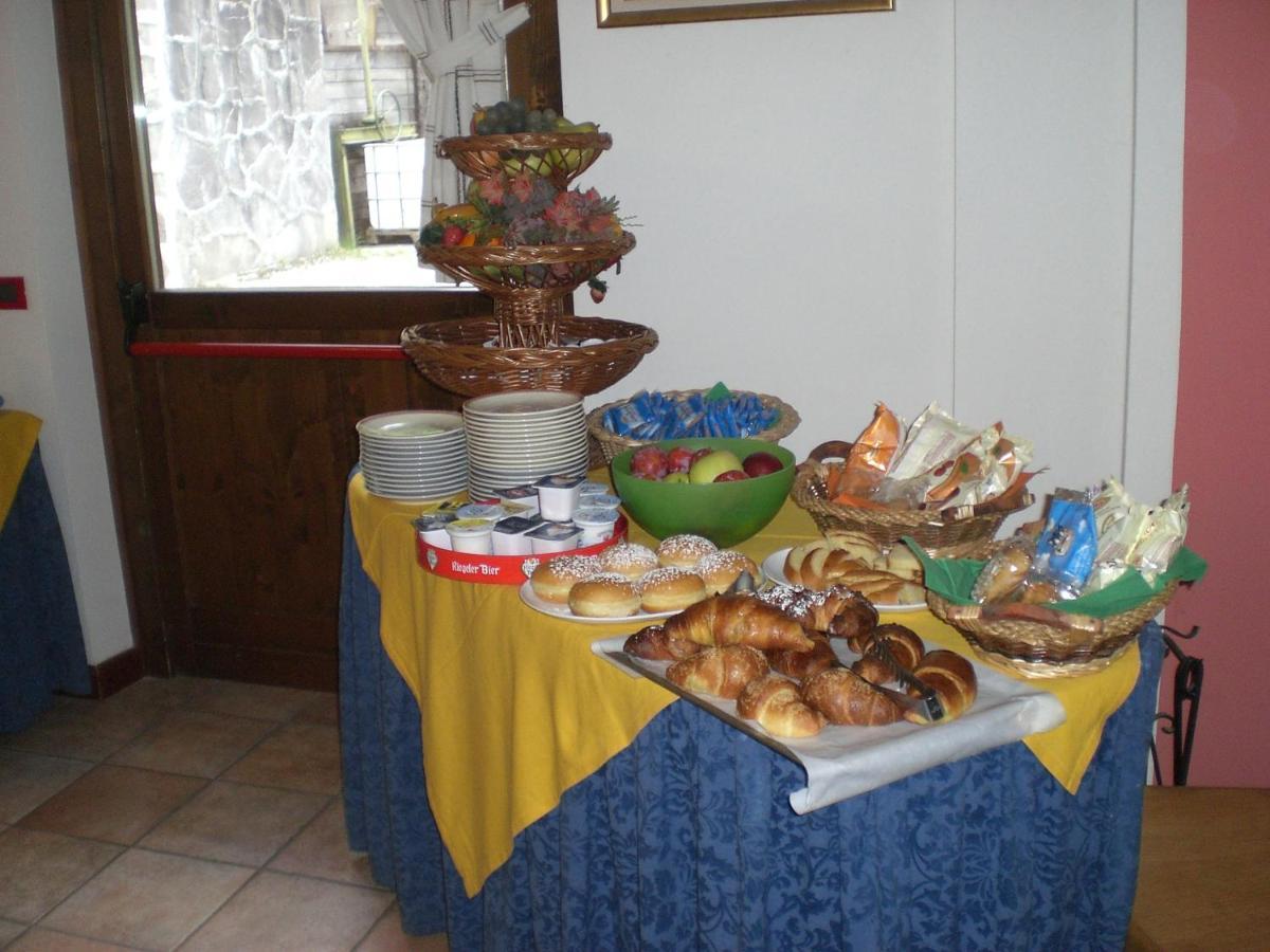 Hotel Genzianella Presenaio Kültér fotó