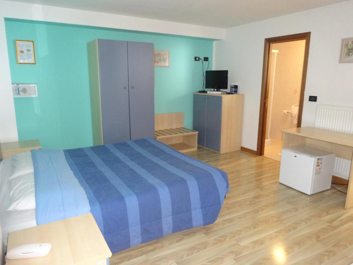 Hotel Genzianella Presenaio Kültér fotó