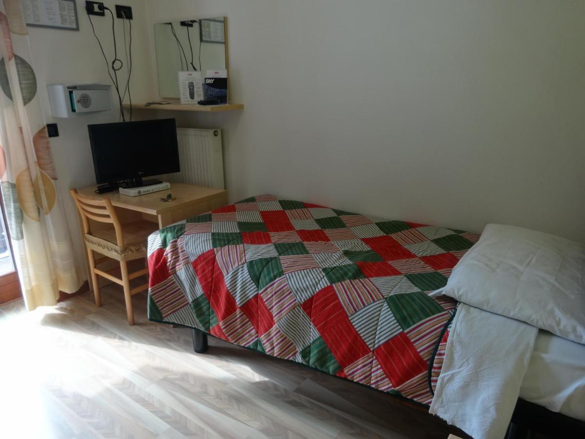 Hotel Genzianella Presenaio Kültér fotó