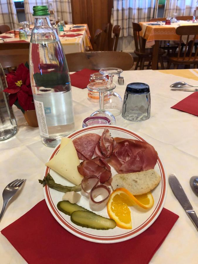 Hotel Genzianella Presenaio Kültér fotó